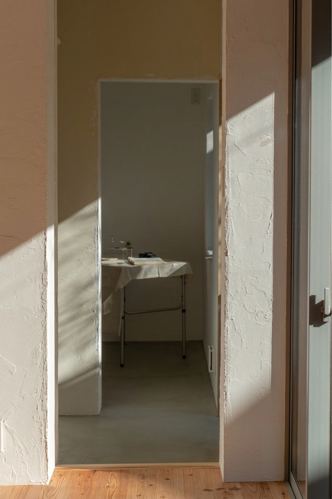 光と素材が語る日